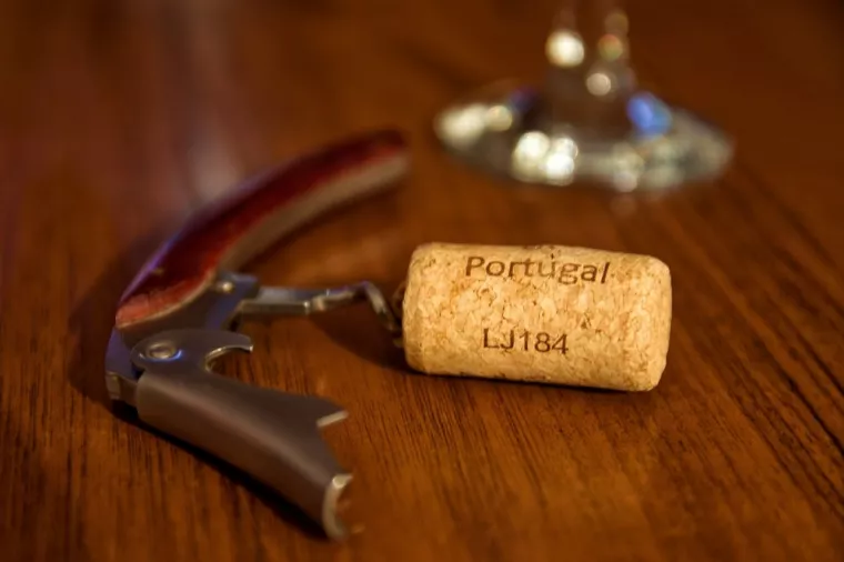 Où trouver un set de sommelier en bois complet avec un rangement en liège ?, Porto-Vecchio, L'artisanat by CM