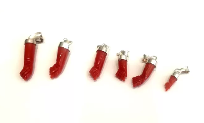 mains corail véritable différentes tailles or,argent ,plaqué or